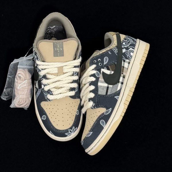 Top-down view of Travis Scott Dunk Jackboys Reps