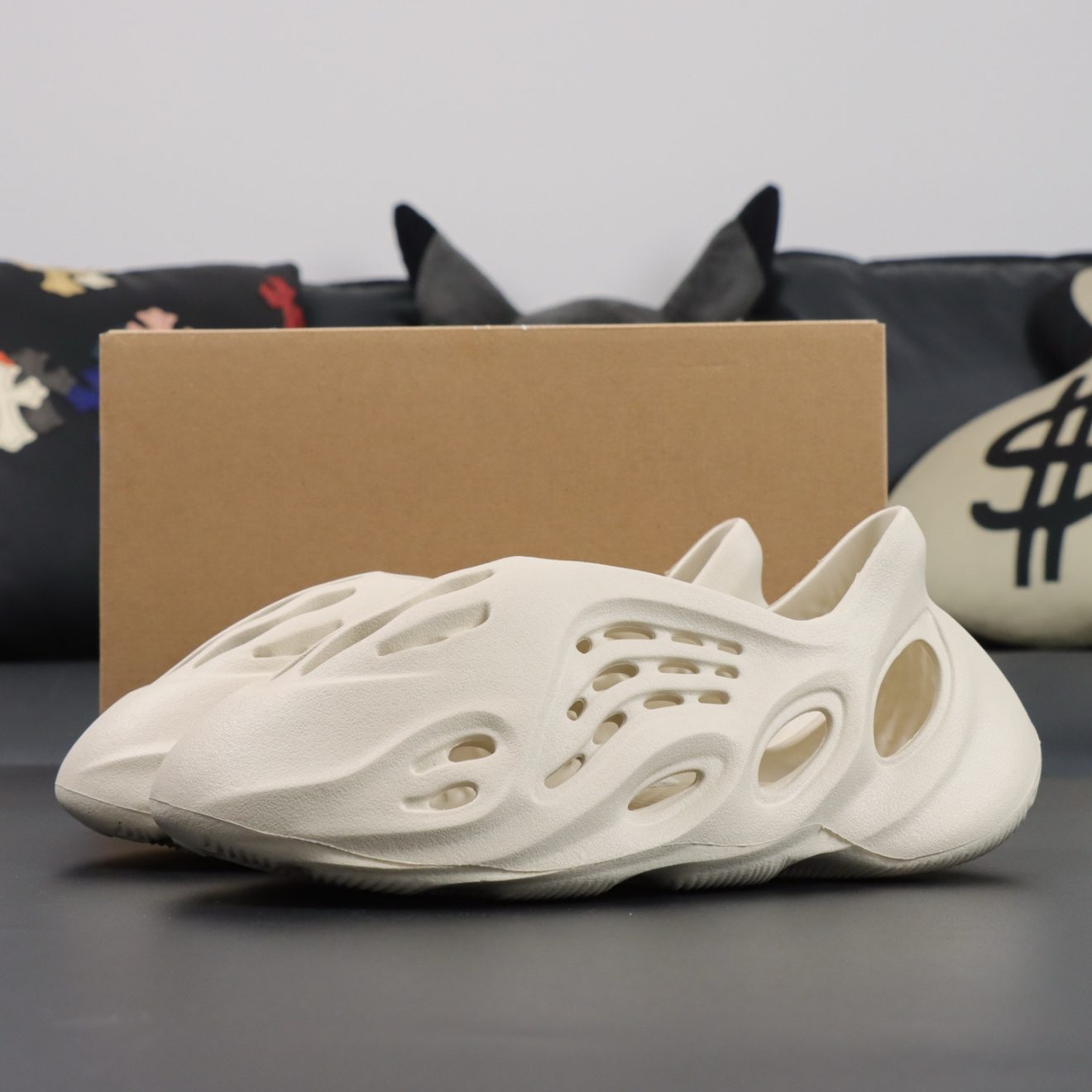 Yeezy Foam Runner Ararat reps in clean white with retail-style box