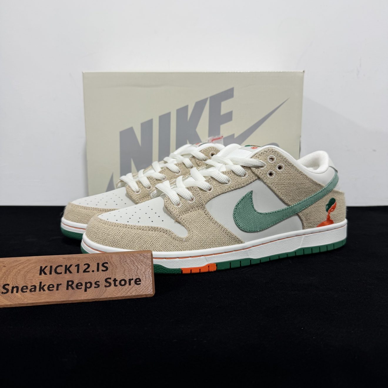 Jarritos Dunks Reps with box displayed on table