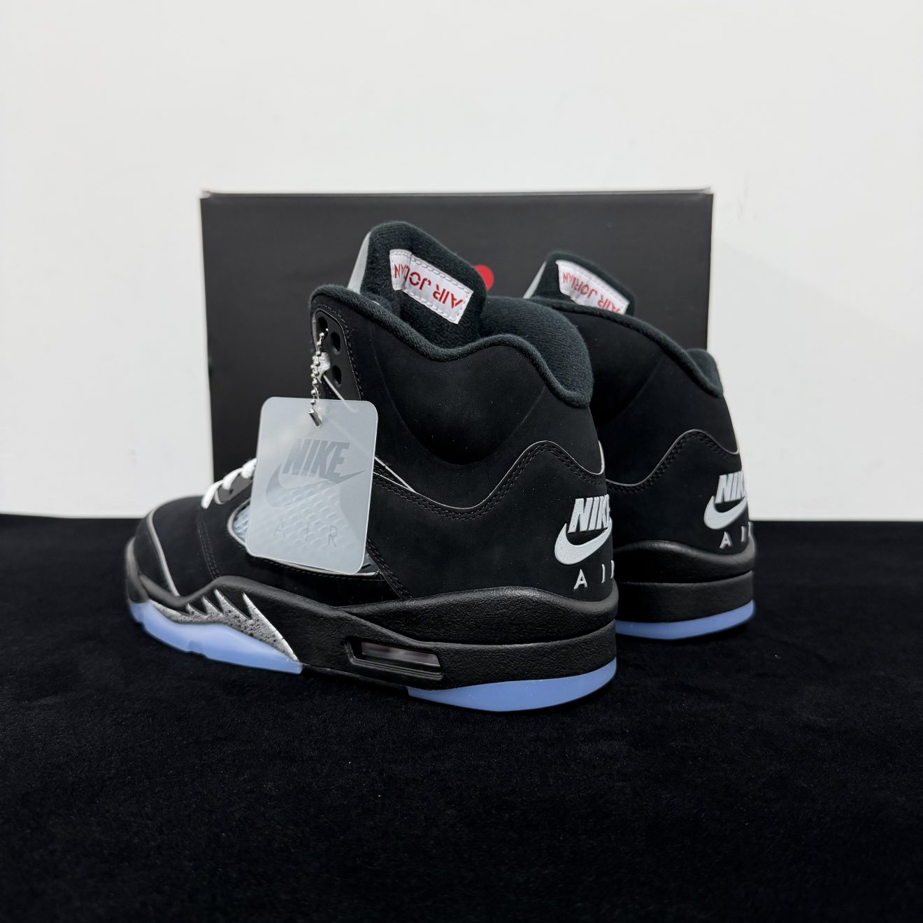 Heel side of Jordan 5 Black Metallic Reimagined Reps