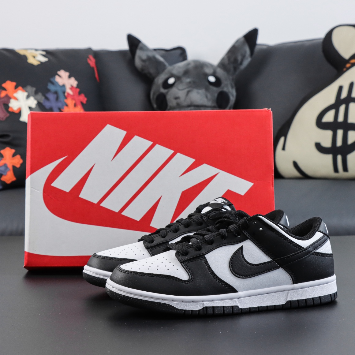 Panda Dunk reps with box in white and black colorway