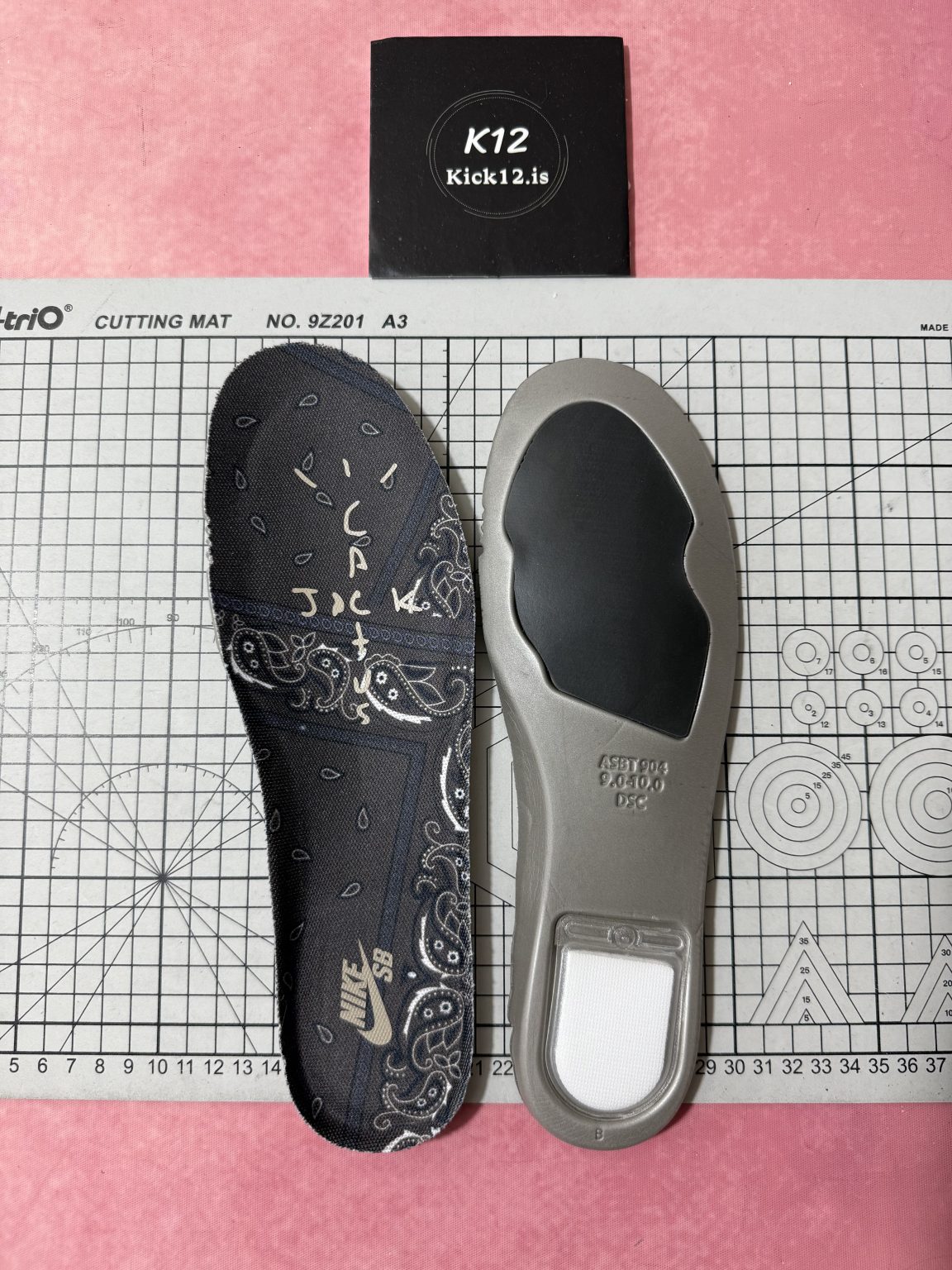 Cactus Jack insole art and extra lace sets included with Travis Scott Dunk reps