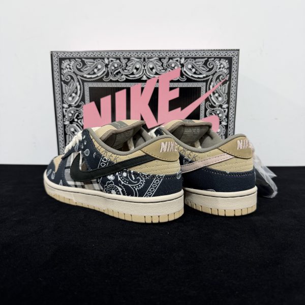 Angled heel view of Travis Scott Dunk Jackboys Reps showing layered structure