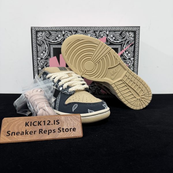 Outsole of Travis Scott Dunk Jackboys Reps with traction pattern