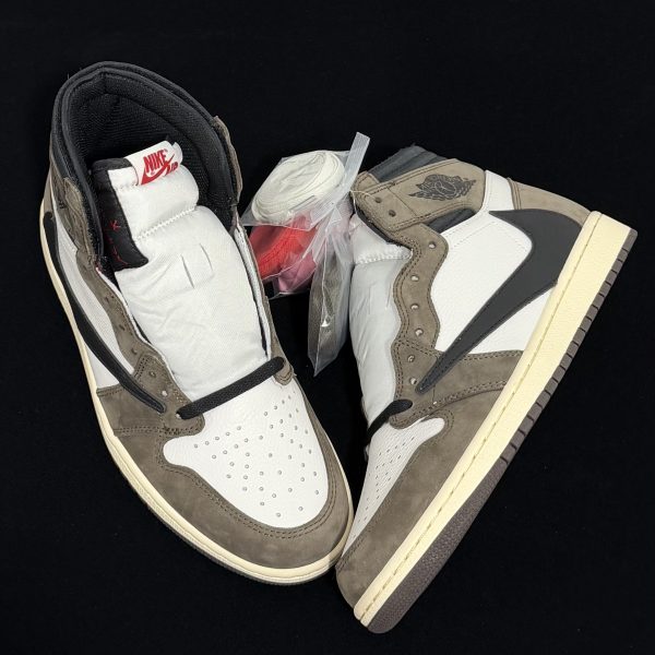Top-down view of Travis Scott Jordan 1 High Mocha Reps