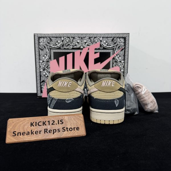 Back heel view of Travis Scott Dunk Jackboys Reps