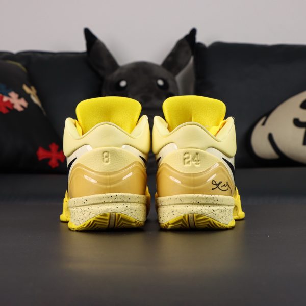 Back heel of Kobe 4 CHBL reps with molded heel counter