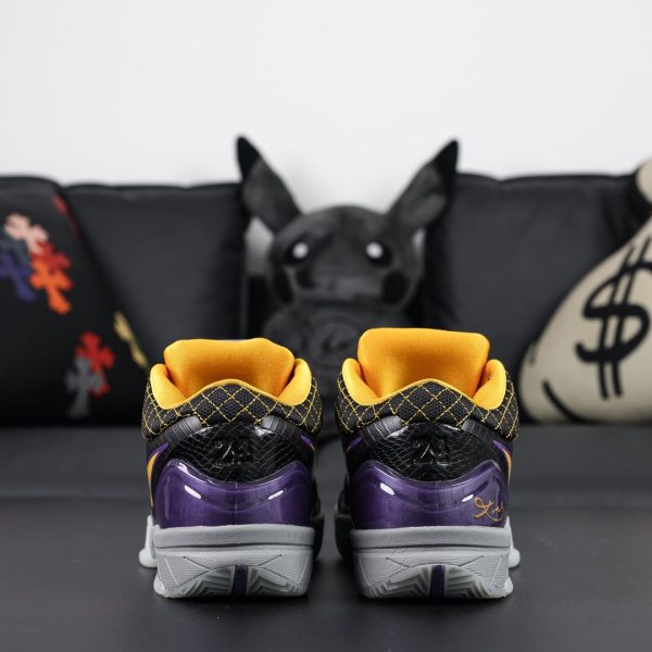 Back heel tab of Kobe 4 Carpe Diem reps with signature name print
