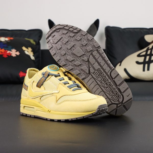 Trail-inspired rubber outsole on Air Max 1 Saturn Gold Reps with traction pattern