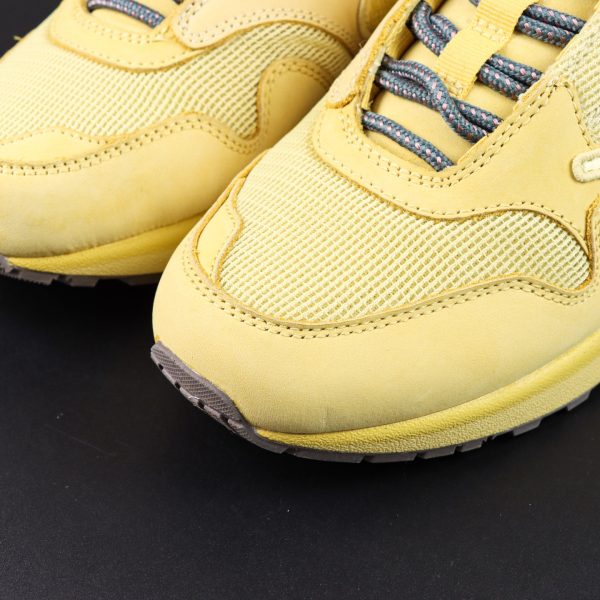 Toebox of Air Max 1 Saturn Gold Reps with gold mesh and stitched canvas panels