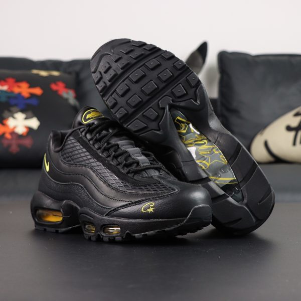 Rubber outsole of Air Max 95 Corteiz reps with traction grooves and black/yellow colorway