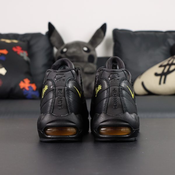 Back heel of Air Max 95 Corteiz reps with visible Air units and CRTZ branding