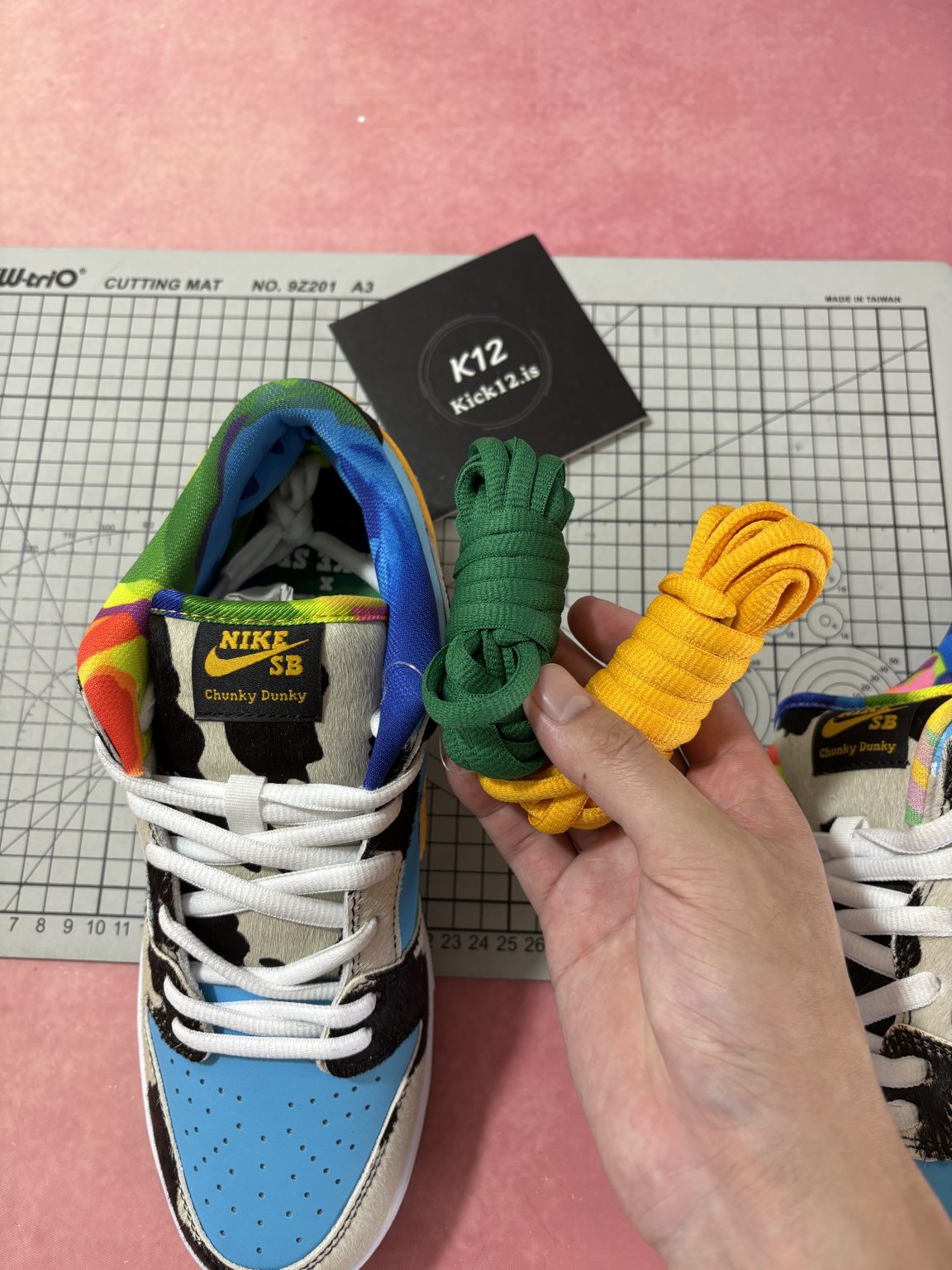 Green and orange extra laces included with Chunky Dunky SB reps