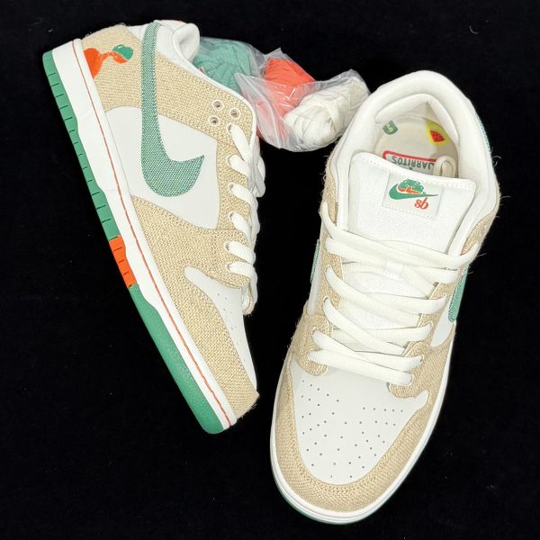 Top-down view of Jarritos Dunks Reps