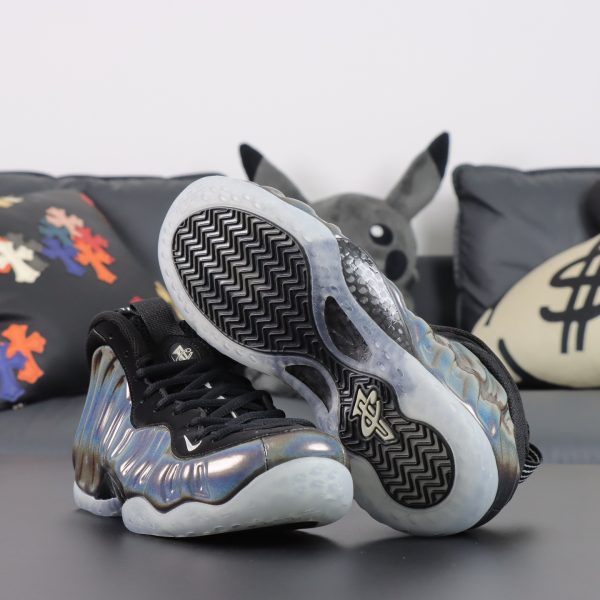 Outsole of Foamposite One Hologram Reps