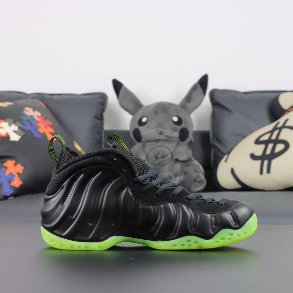 Inside view of Foamposite One Green Goblin Reps