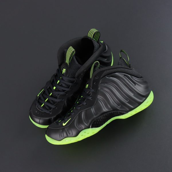 Top-down view of Foamposite One Green Goblin Reps