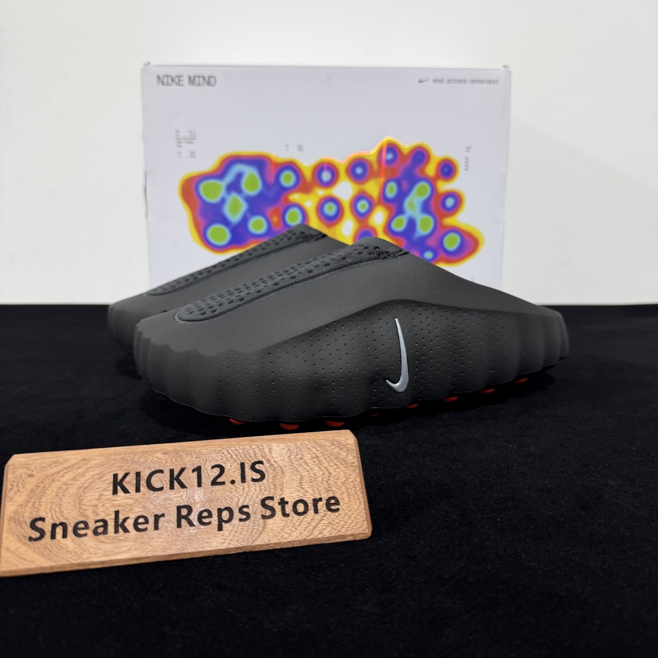 Nike Mind 001 reps black with pressure map display background