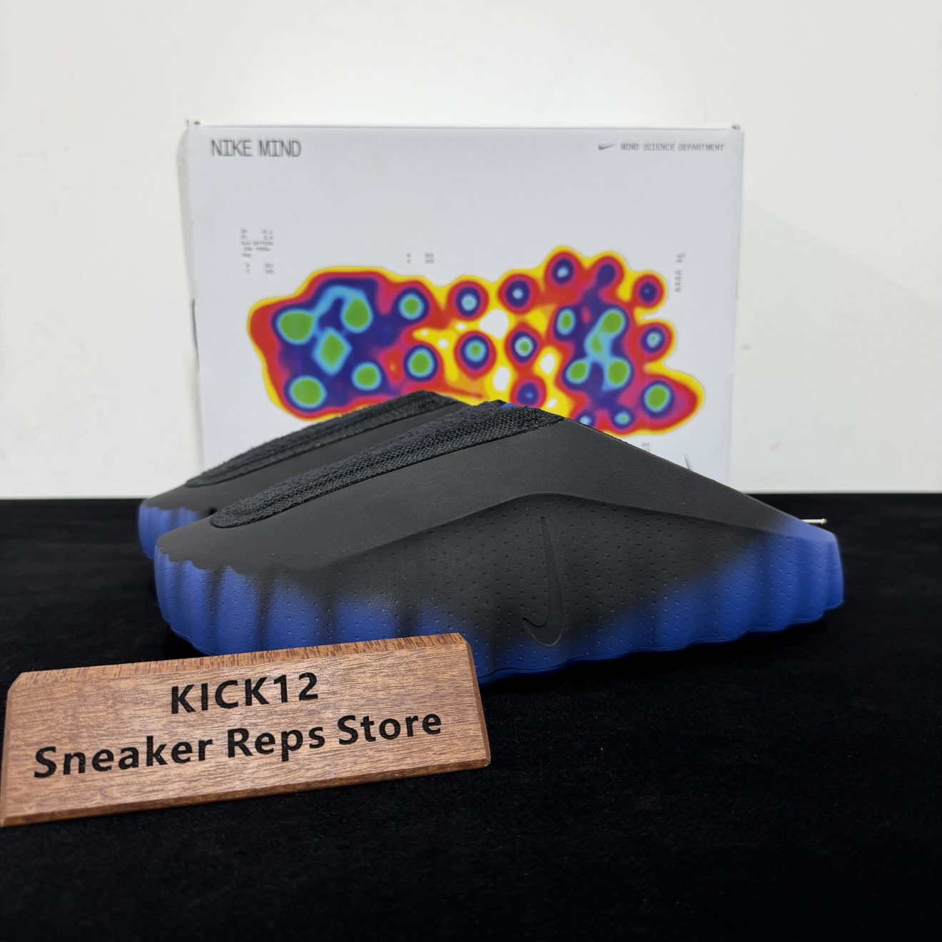 Mind 001 Flyknit Slide Hyper Royal Black