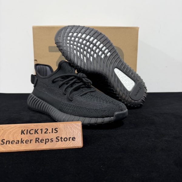 Outsole of Yeezy 350 Onyx Reps with Boost sole pattern
