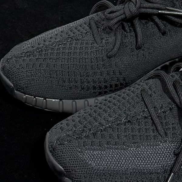Close-up of toebox on Yeezy 350 Onyx Reps showing knit texture