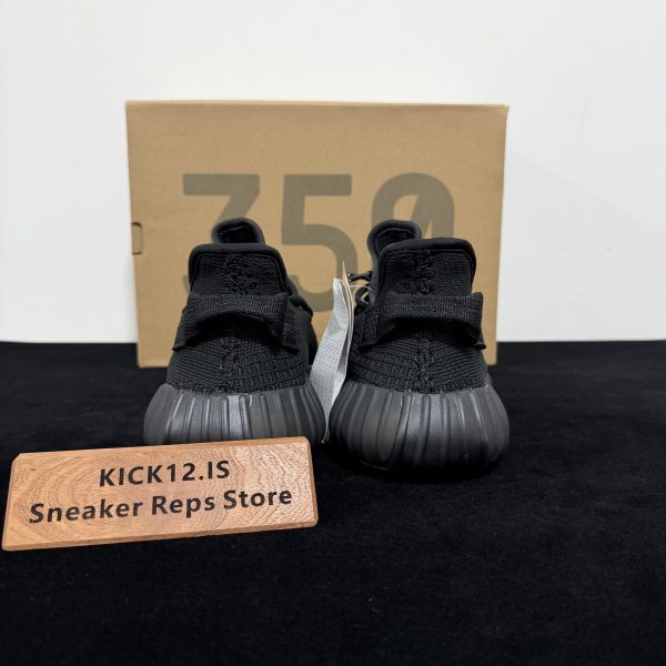 Back heel view of Yeezy 350 Onyx Reps