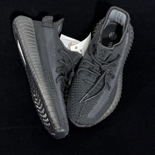 Top-down view of Yeezy 350 Onyx Reps