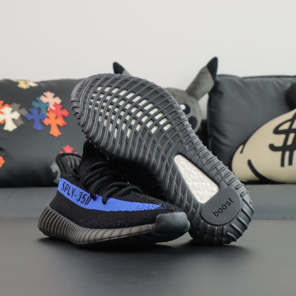 Sole view of Yeezy 350 Dazzling Blue reps with Boost cushioning pattern
