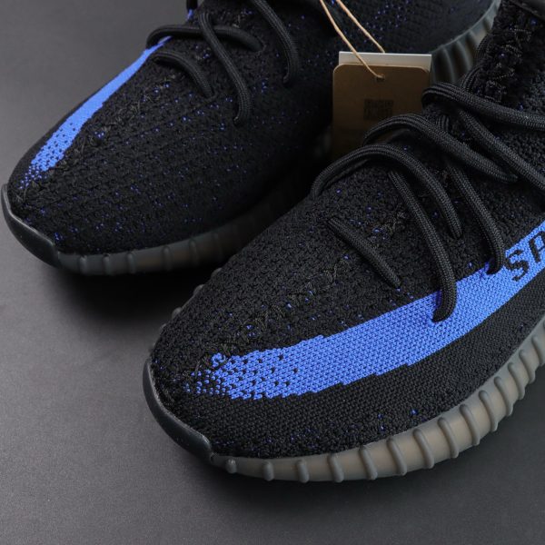 Toebox of Yeezy 350 Dazzling Blue reps showing fine Primeknit texture
