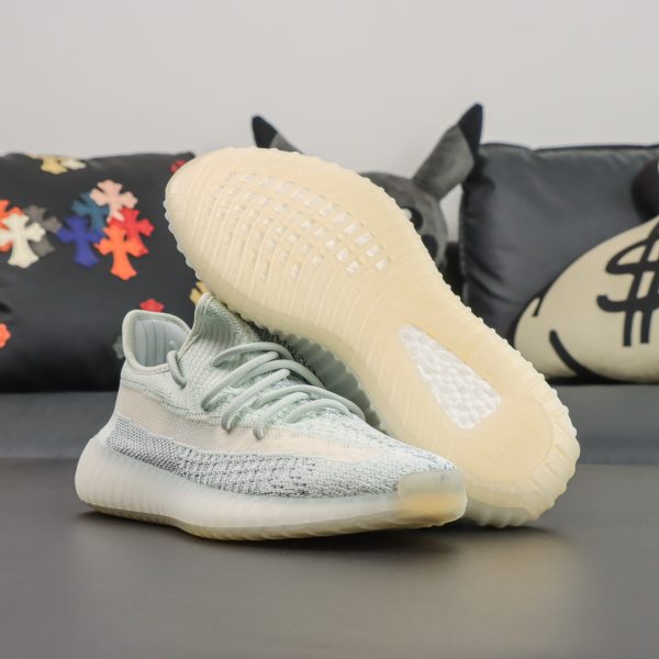 Ridged rubber sole of Yeezy 350 Cloud White reps with Boost-like structure