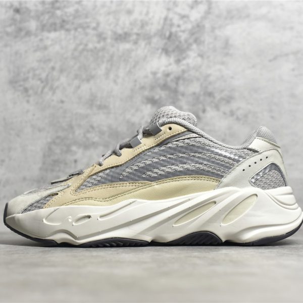 YEEZY BOOST 700 V2 CREAM Reps