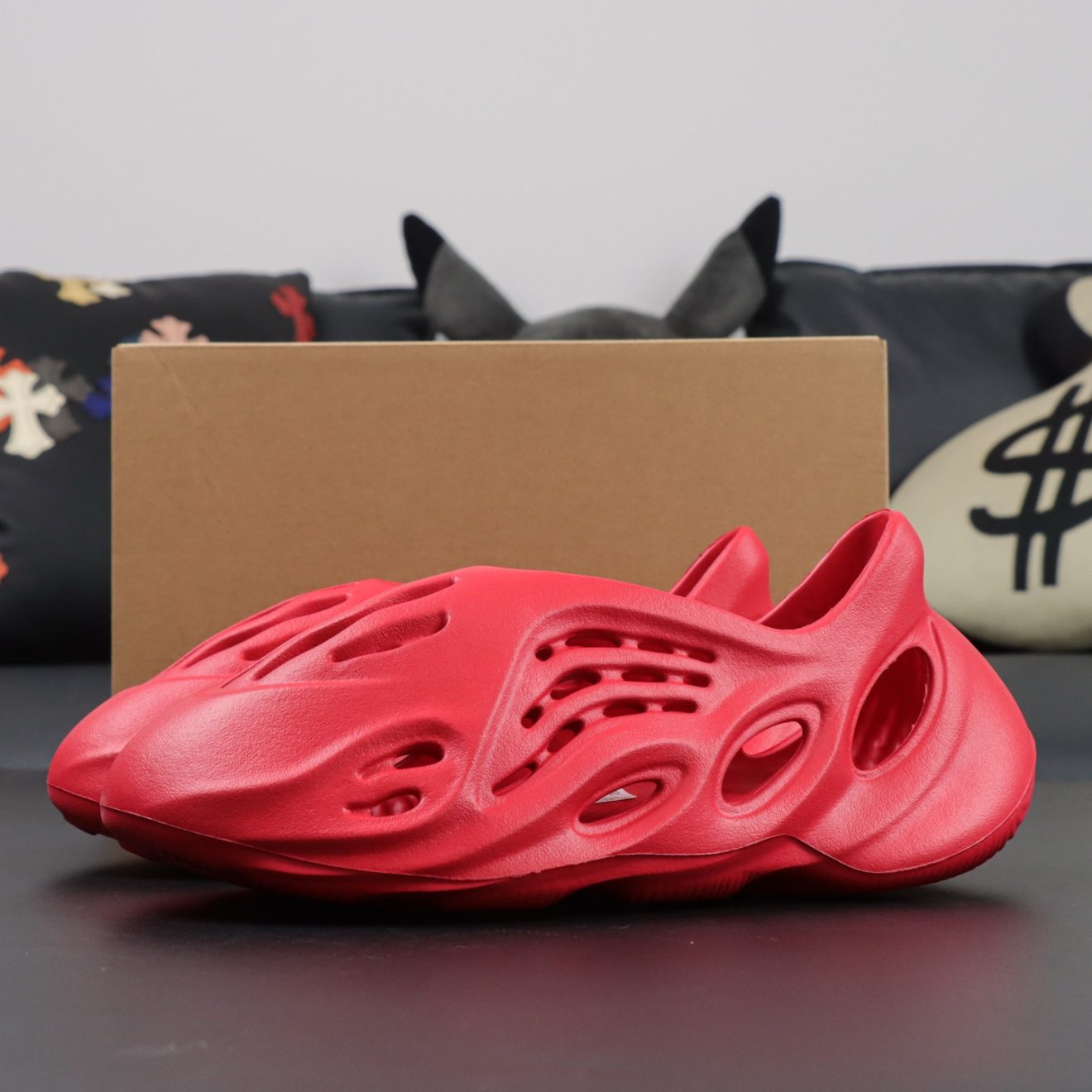 Yeezy Foam Runner Vermilion reps in bright red with box