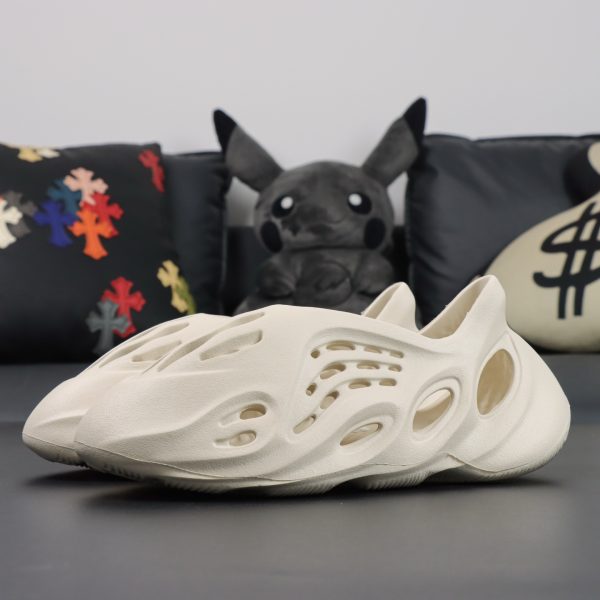 Side view of Yeezy Foam Runner Ararat reps with sculpted white foam