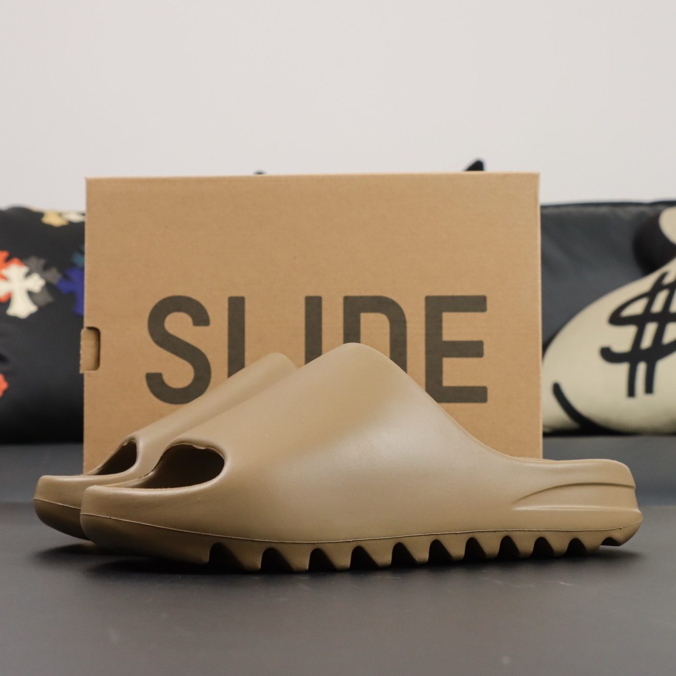 Yeezy Slide Core reps with earth-tone foam and original box