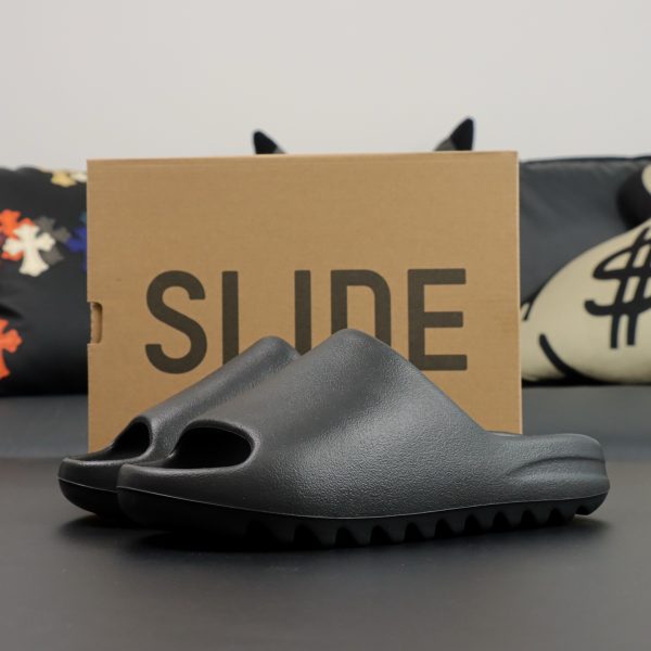 Yeezy Slide Onyx Reps with box and matte black finish