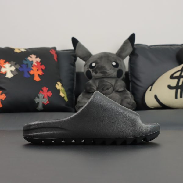 Inner side of Yeezy Slide Onyx Reps with textured EVA foam